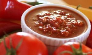 Adjika na zimu najlepšie recepty Adjika z paradajok a cesnaku