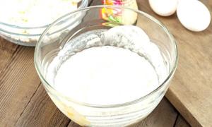 Kefírový tvarohový kastról: jednoduché recepty na rýchle varenie