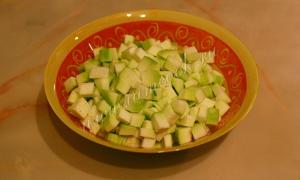 Dusená cuketa so zeleninou - ako dusiť cuketu na panvici a v hrnci