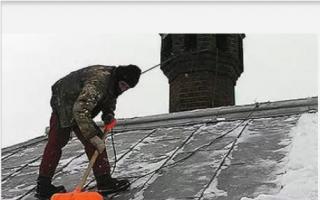 ¿Cómo arreglar una gotera en el techo?
