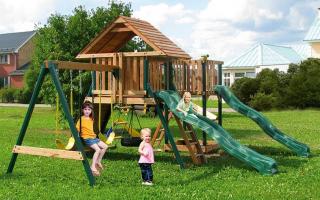 How to organize a children's playground in the yard?